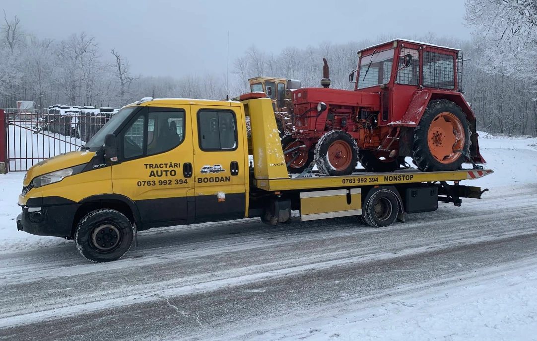Transport tractor pe platformă — Tractări Auto Bogdan Huși, iarna